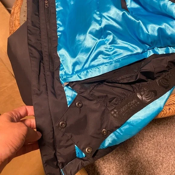 Women’s mountain hardware ski jacket - Picture 8 of 10
